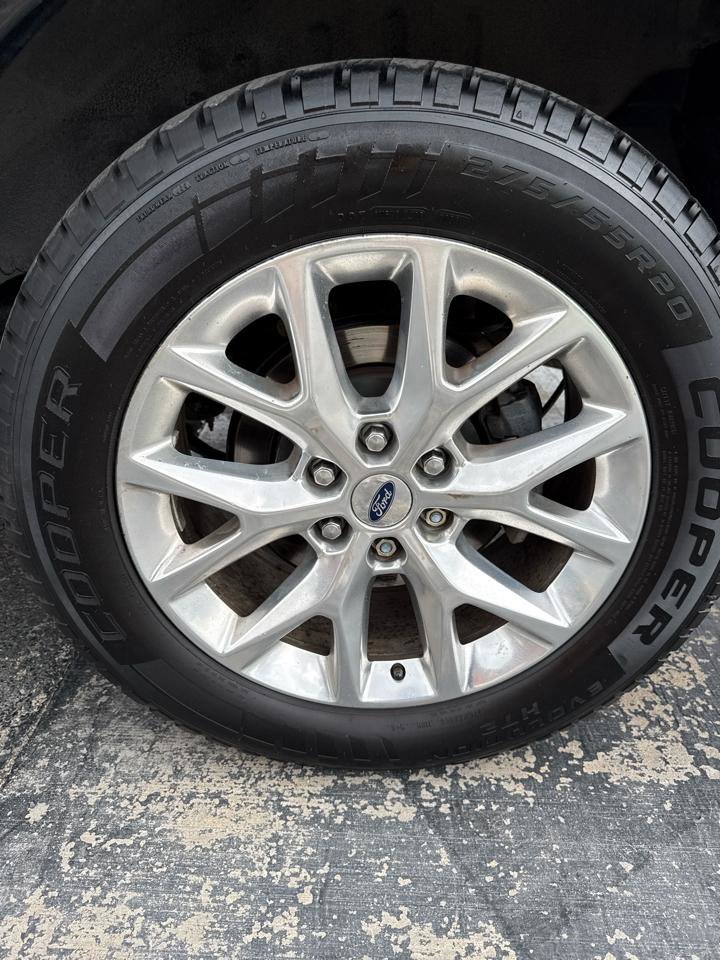 Used 2015 Ford Expedition Limited w/ Equipment Group 301A AWD/4WD image 9