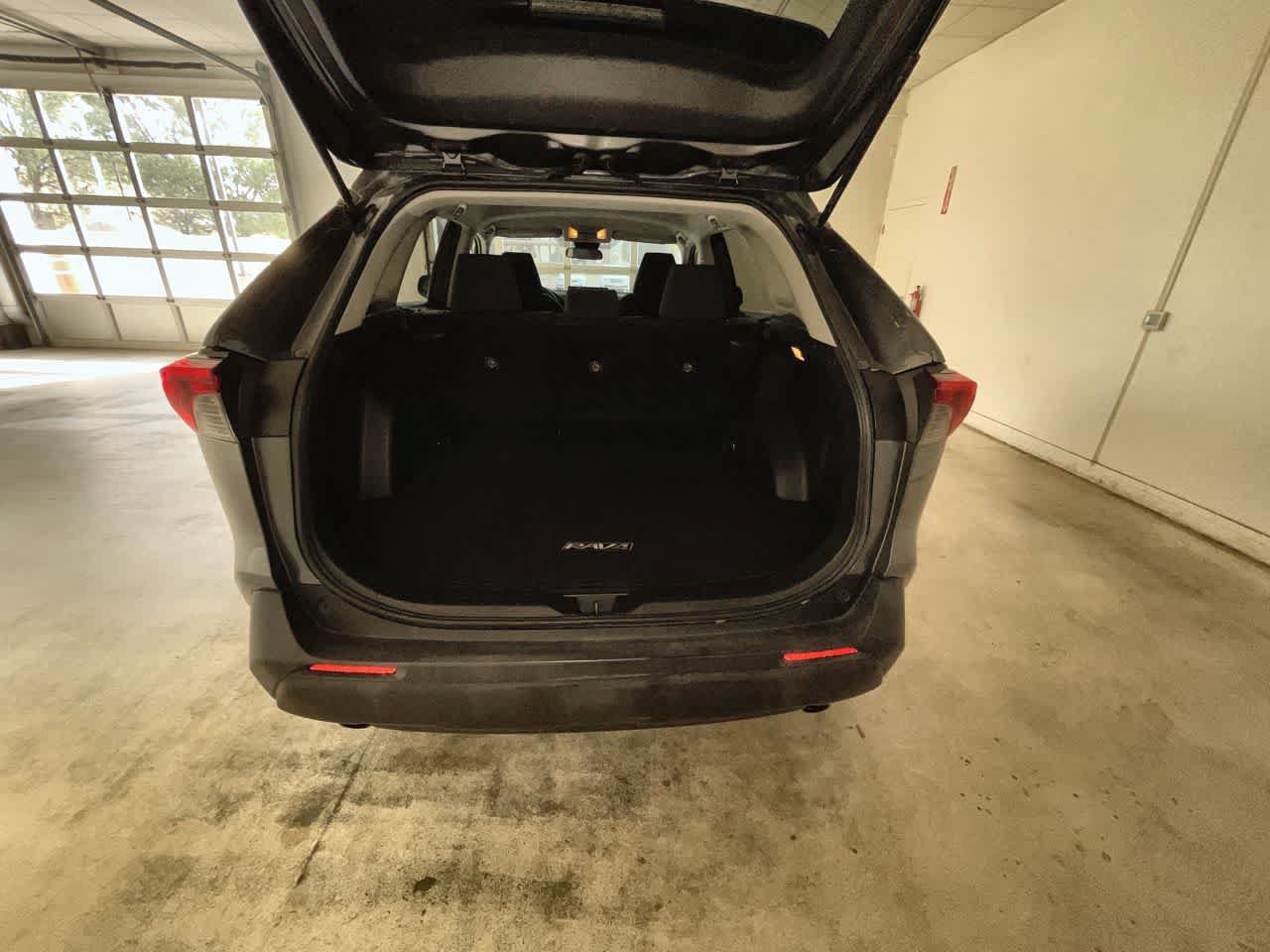 Certified 2021 Toyota RAV4 LE w/ Carpet Mat Package (TMS) AWD/4WD image 23