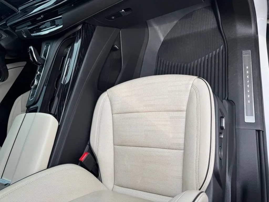 Used 2021 Cadillac Escalade Sport w/ LPO, Illumination Package AWD/4WD image 15