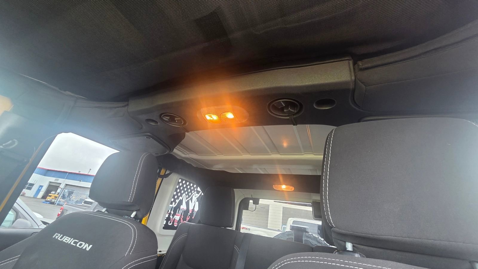 Used 2015 Jeep Wrangler Unlimited Rubicon w/ Connectivity Group image 15