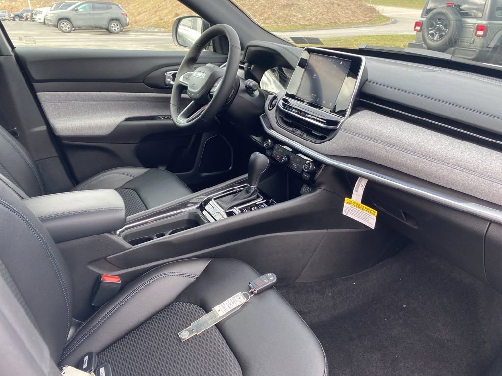 New 2026 Jeep Compass Latitude image 10