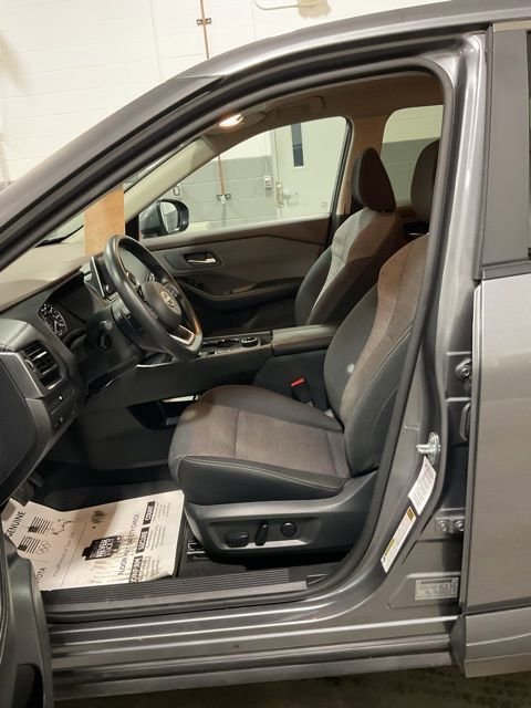 Used 2023 Nissan Rogue SV image 10