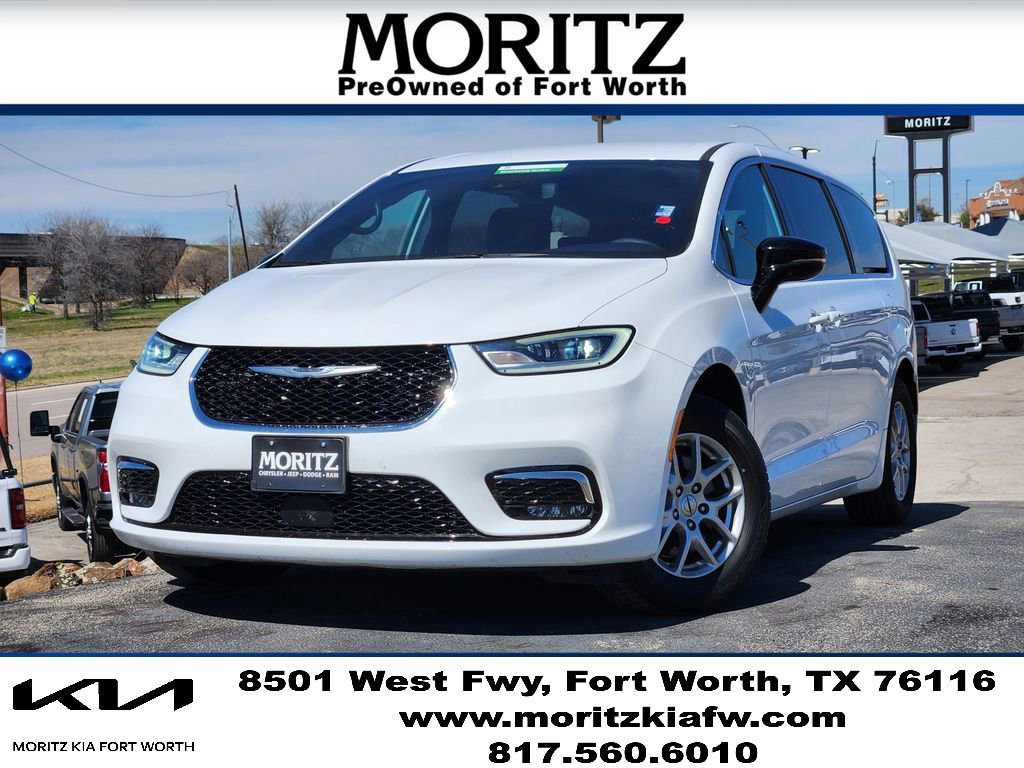 Used 2025 Chrysler Pacifica Select
