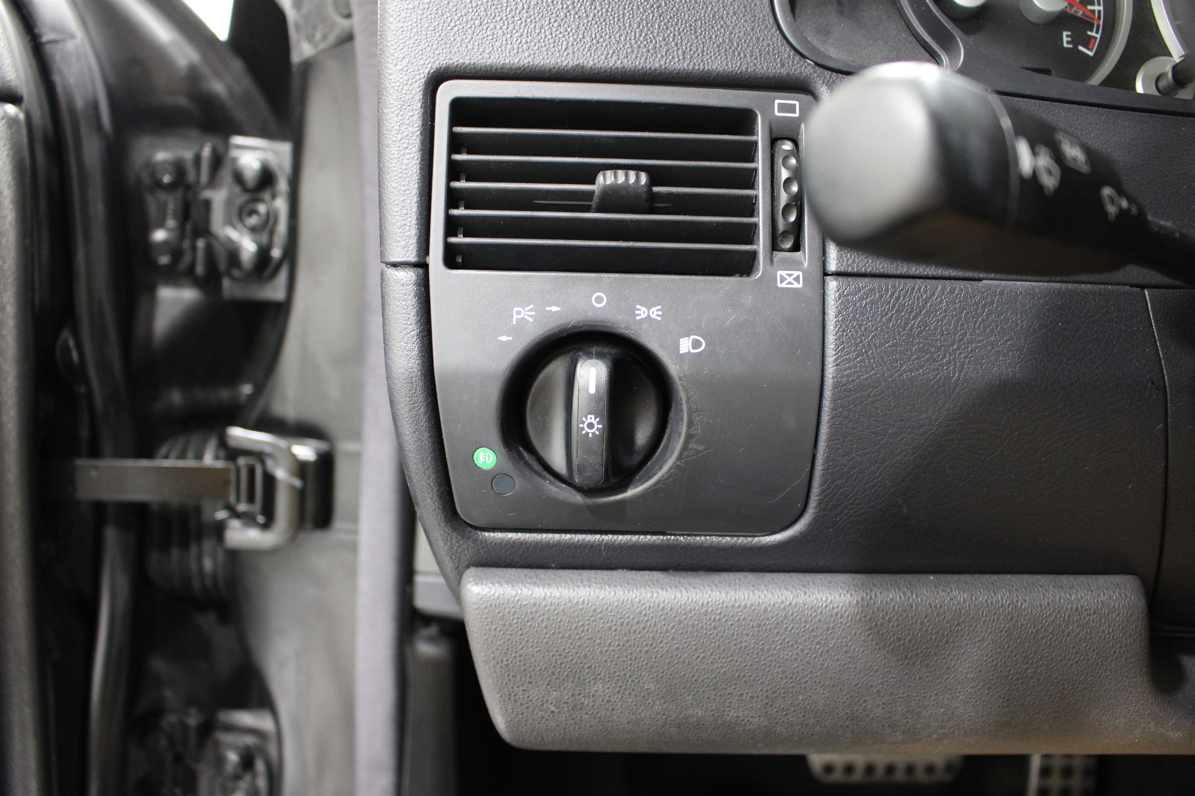 Used 2005 Chrysler Crossfire SRT-6 image 7