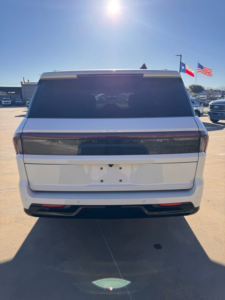 Used 2025 Lincoln Navigator Reserve w/ Jet Appearance Package image 7