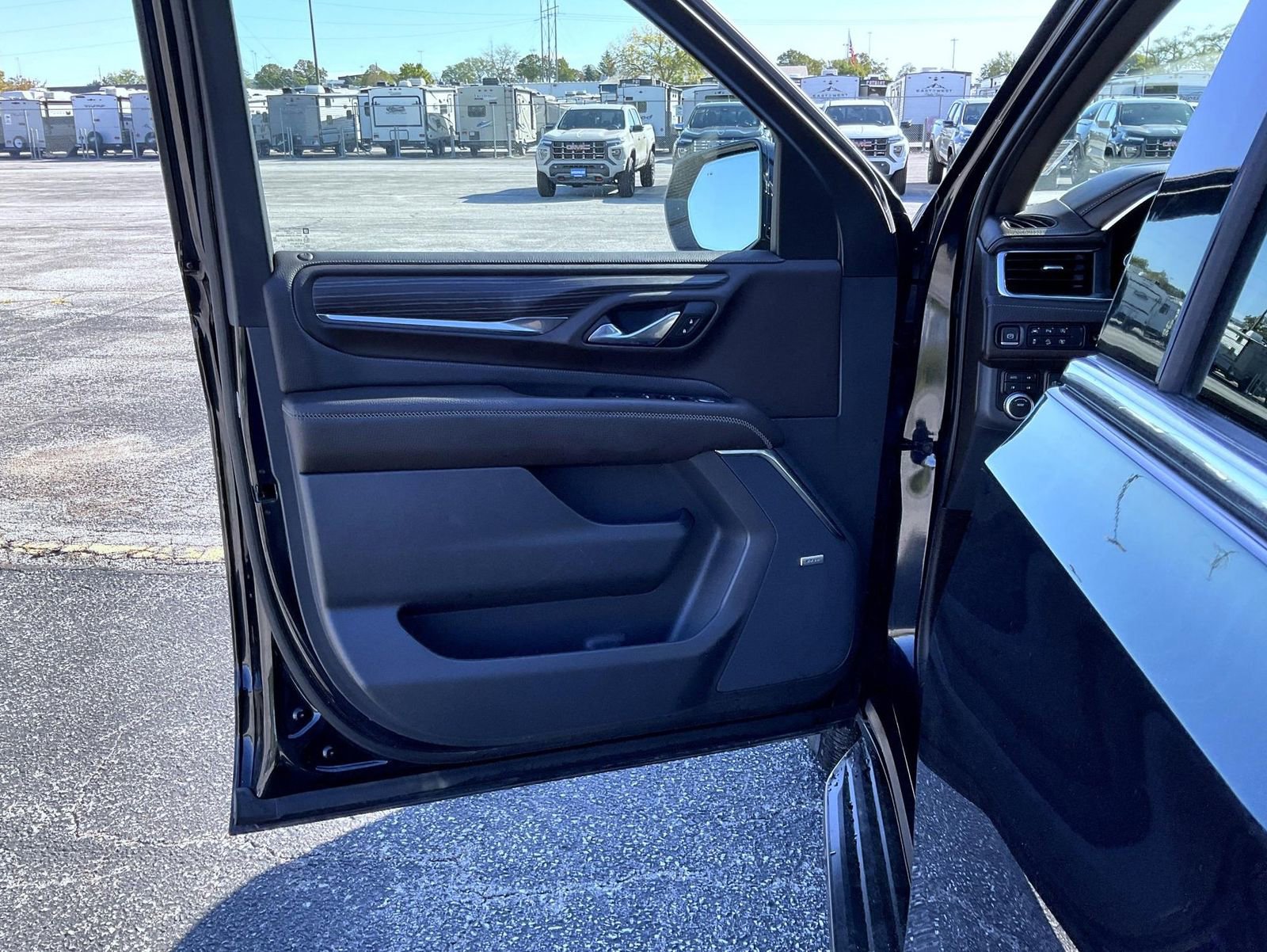 Certified 2023 GMC Yukon XL Denali image 9