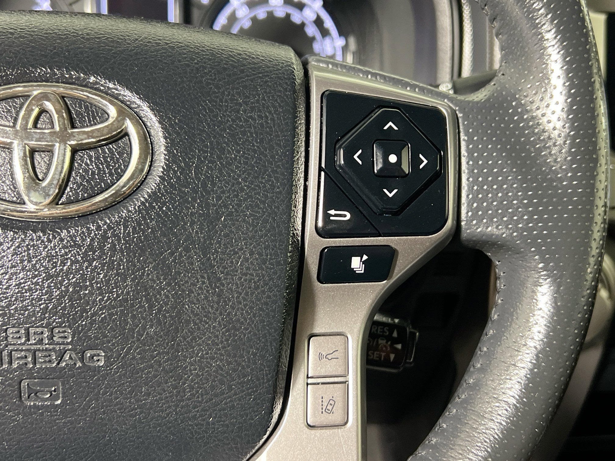 Used 2021 Toyota 4Runner SR5 AWD/4WD image 19