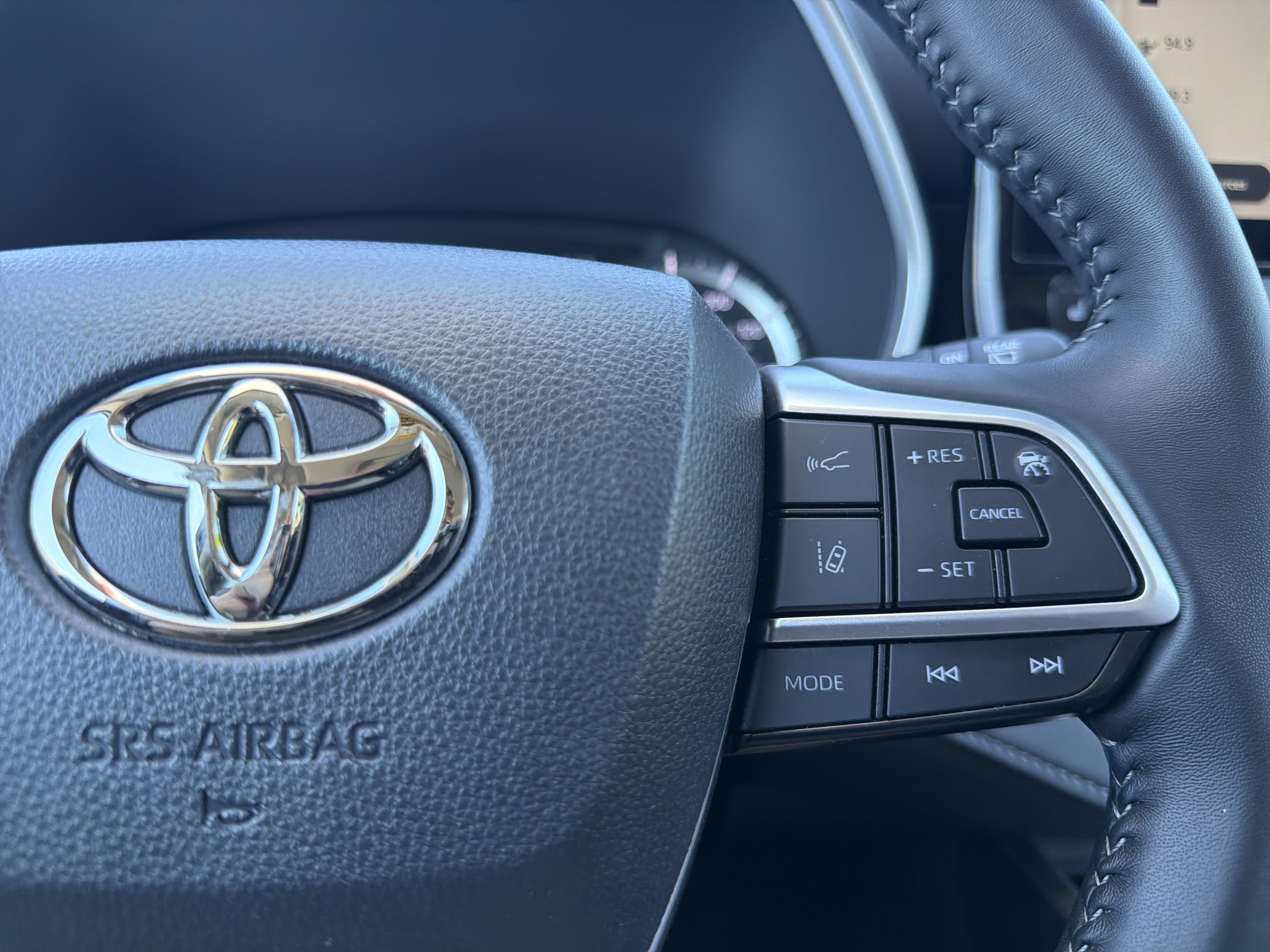 Certified 2025 Toyota Highlander XLE FWD image 9
