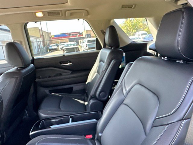 Used 2024 Nissan Pathfinder SL w/ SL Premium Package AWD/4WD image 16