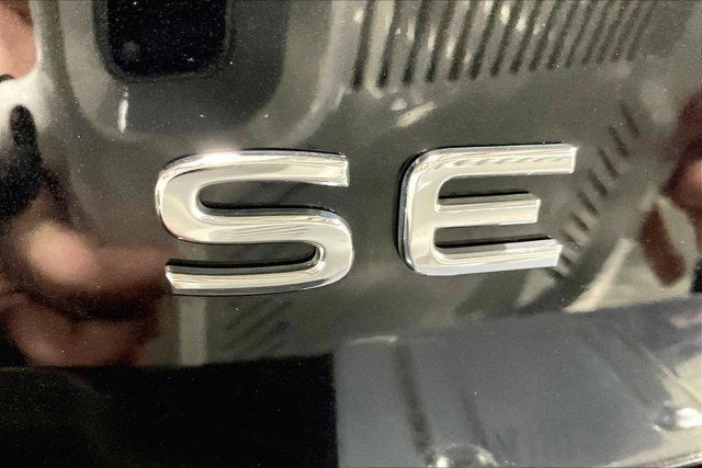 Used 2023 Volkswagen Taos SE w/ Panoramic Sunroof Package AWD/4WD image 8
