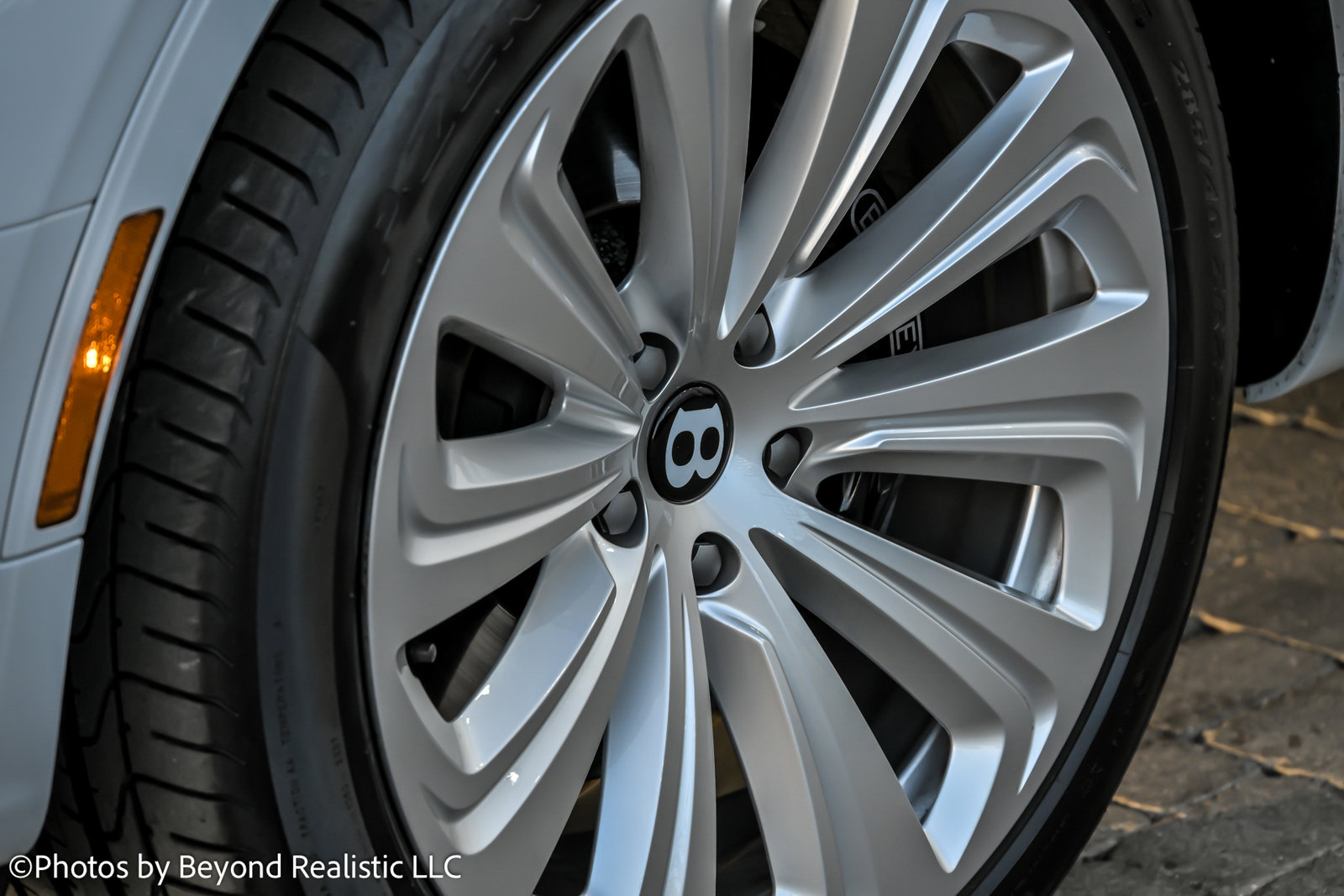 Used 2024 Bentley Bentayga image 13