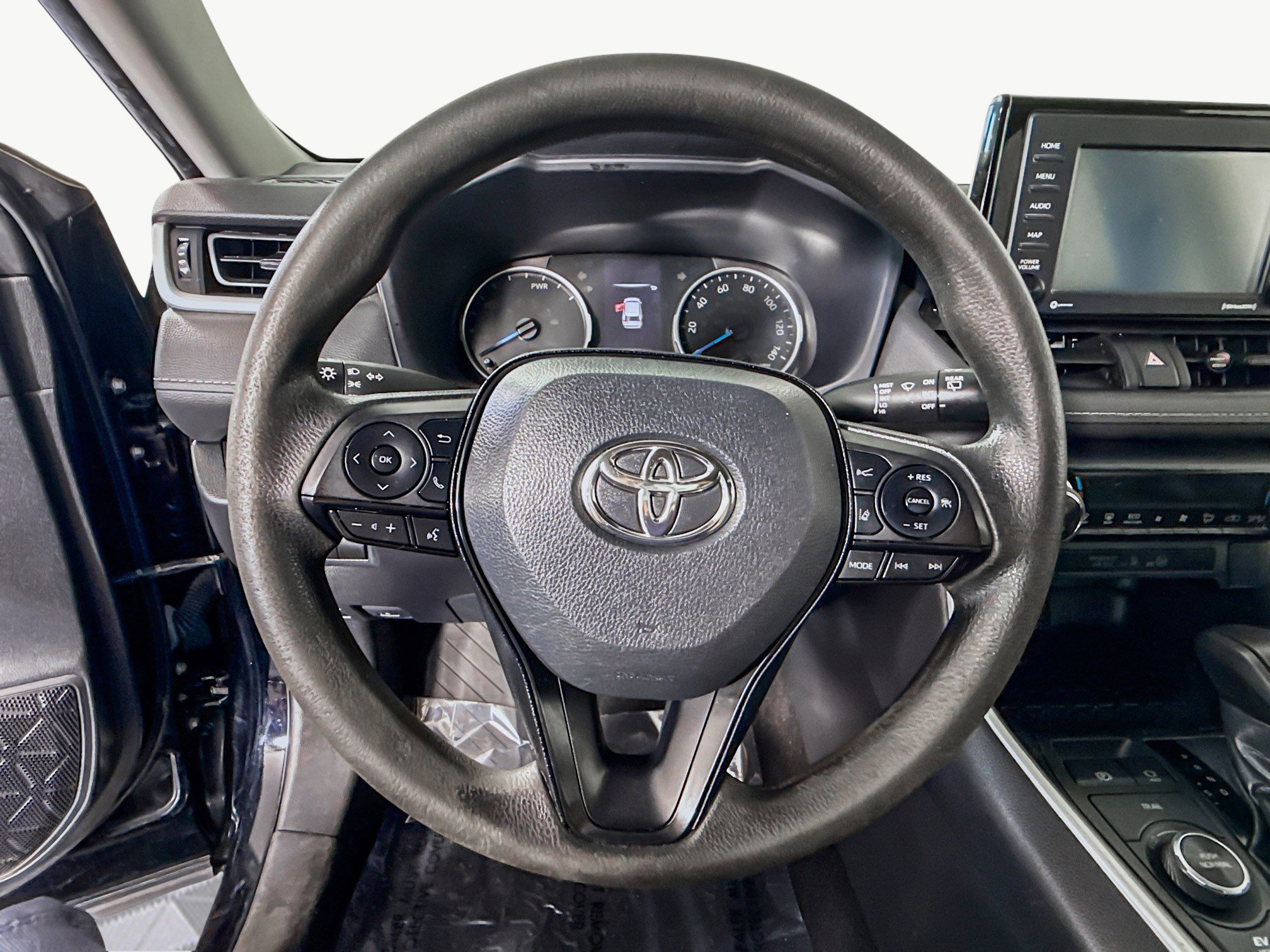 Used 2022 Toyota RAV4 LE image 13