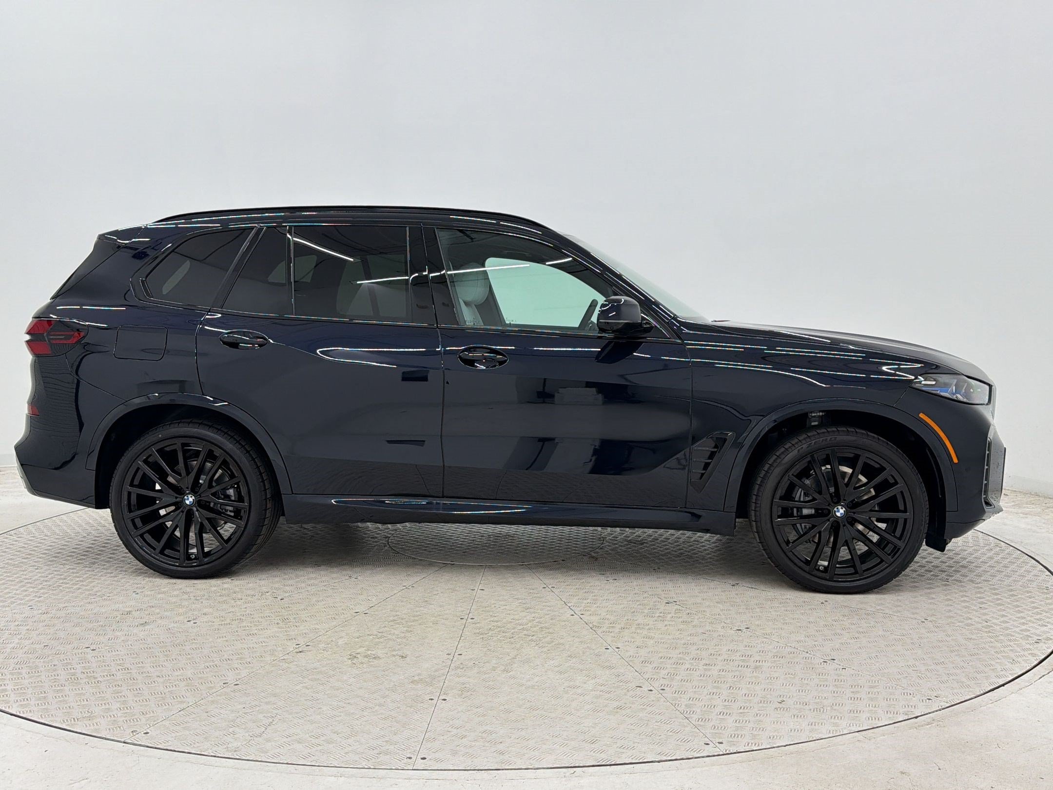 New 2026 BMW X5 xDrive40i w/ M Sport Package AWD/4WD image 8