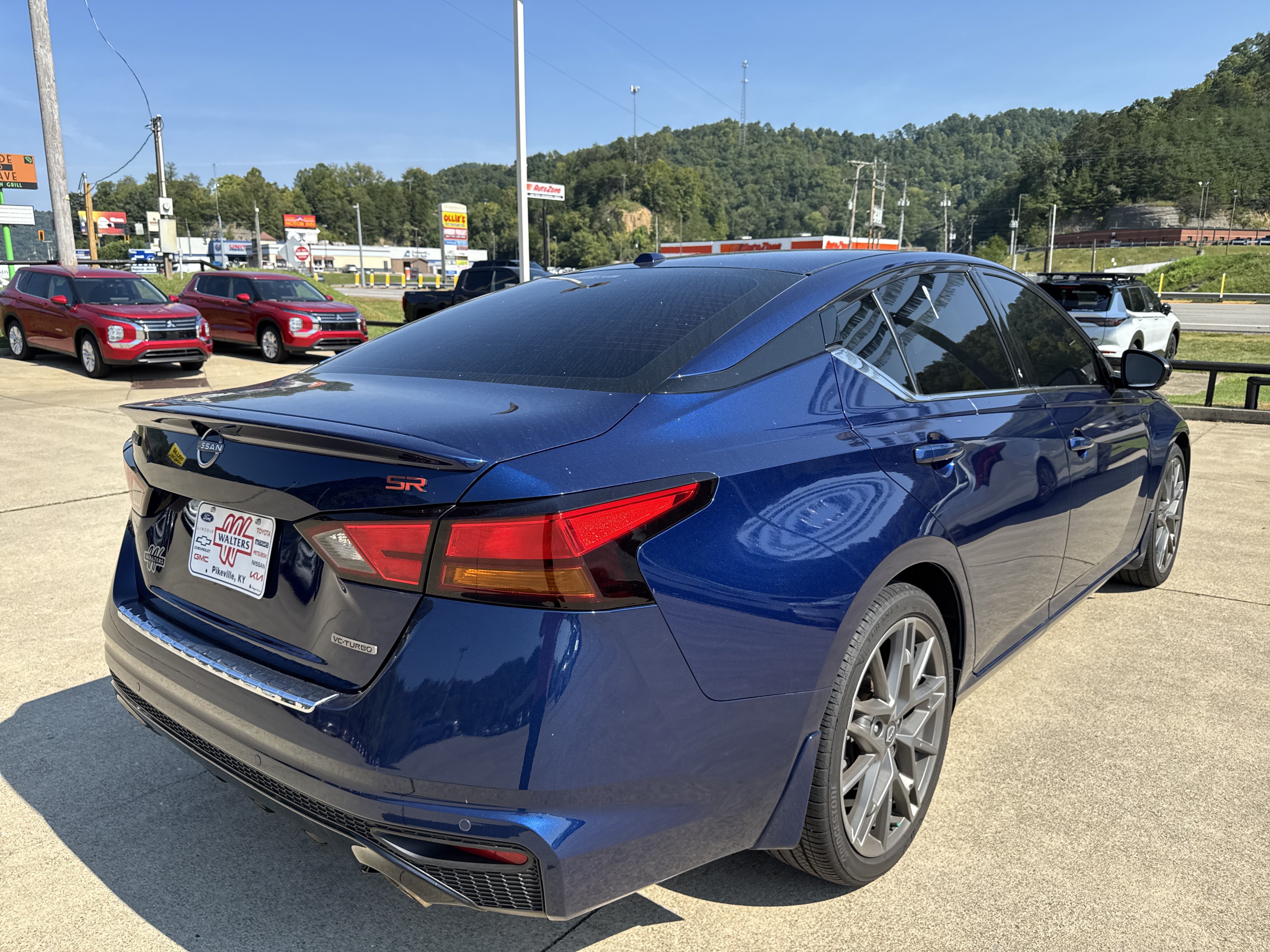 Used 2023 Nissan Altima 2.0 SR FWD image 7