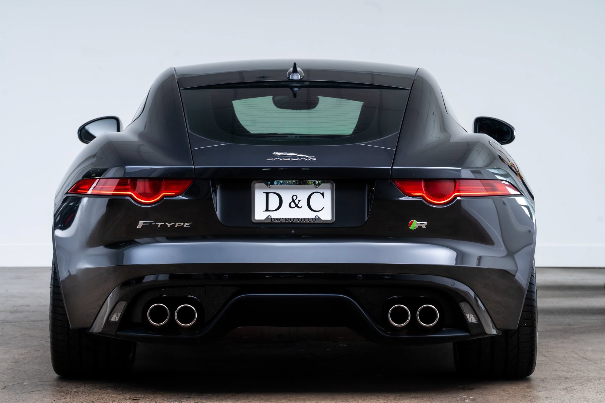 Used 2015 Jaguar F-TYPE R RWD image 6