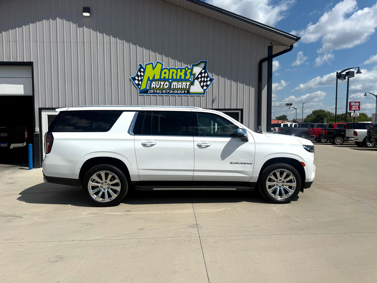 Used 2021 Chevrolet Suburban Premier w/ Premium Package image 7