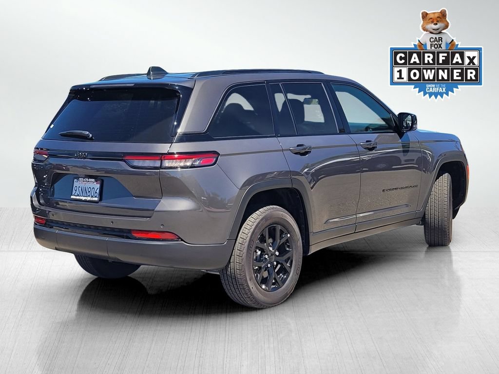 Used 2025 Jeep Grand Cherokee Altitude w/ Trailer Tow Package AWD/4WD image 4