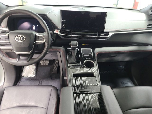 Certified 2026 Toyota Sienna XSE AWD/4WD image 2