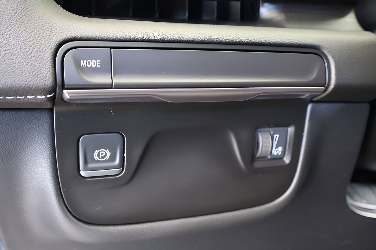 Certified 2024 Cadillac Escalade ESV Premium Luxury image 22