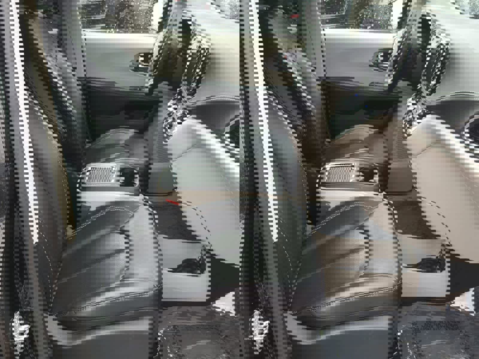 Used 2023 Chrysler Pacifica Touring-L image 21