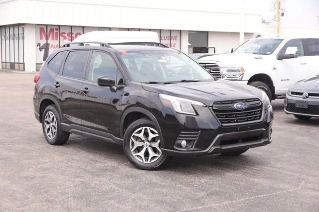 Used 2022 Subaru Forester Premium image 2