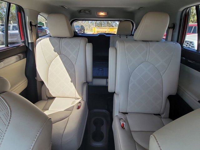 Used 2022 Toyota Highlander Platinum image 5