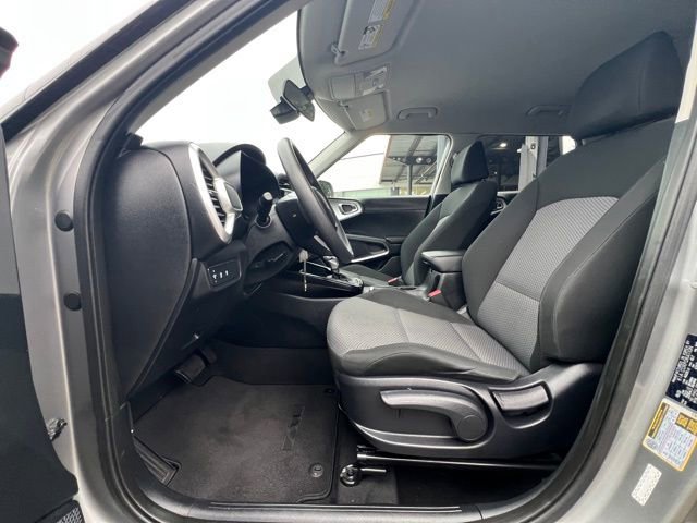 Used 2023 Kia Soul LX FWD image 18