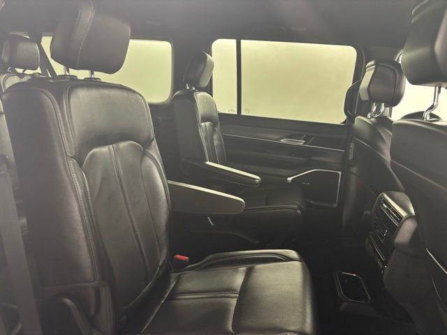 Used 2024 Jeep Wagoneer L Series II w/ Flexible Seating Group image 17