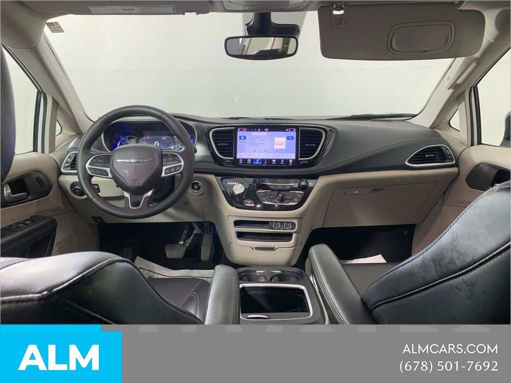 Used 2024 Chrysler Pacifica Select image 33