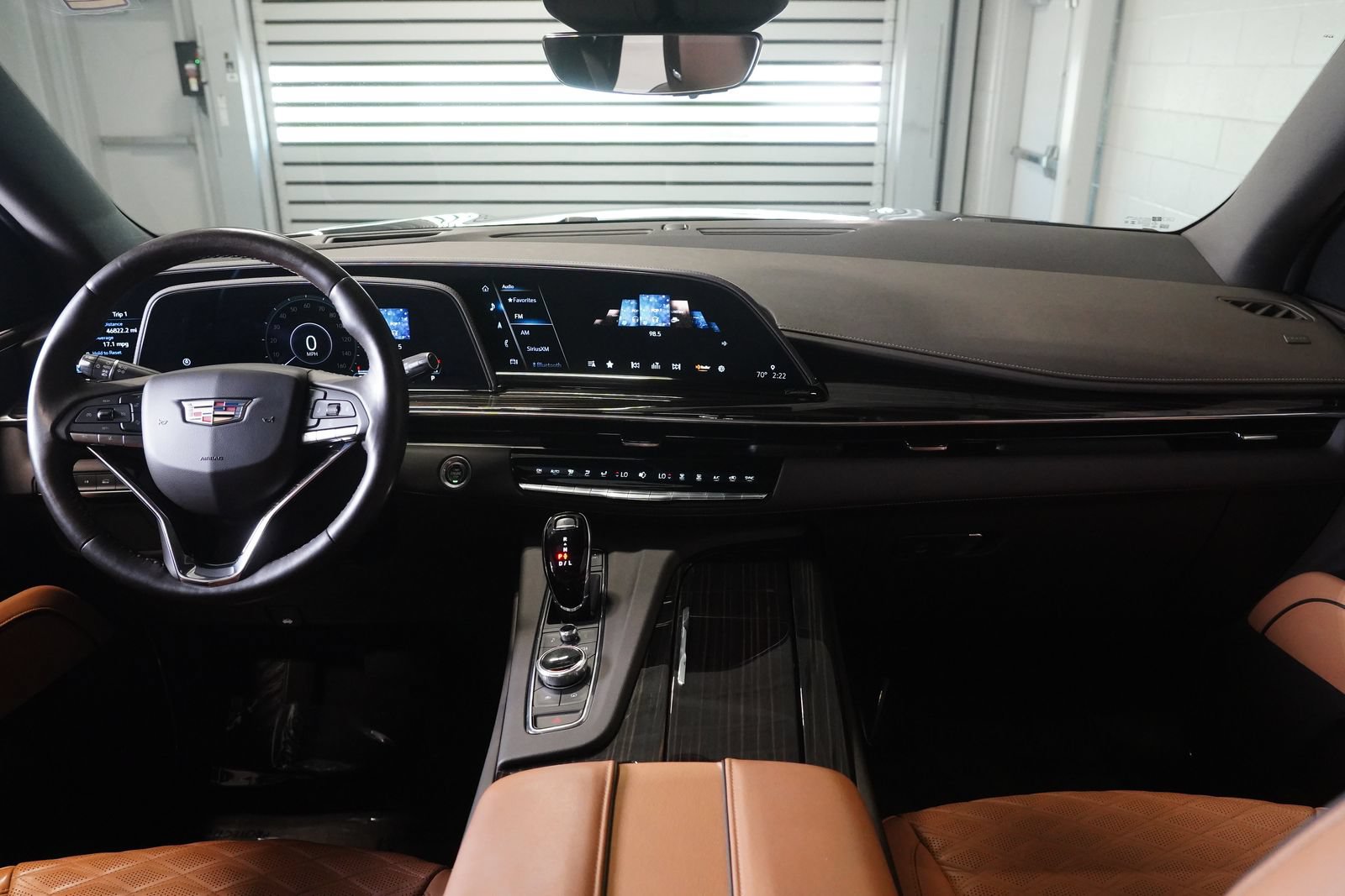 Used 2022 Cadillac Escalade Premium Luxury AWD/4WD image 15