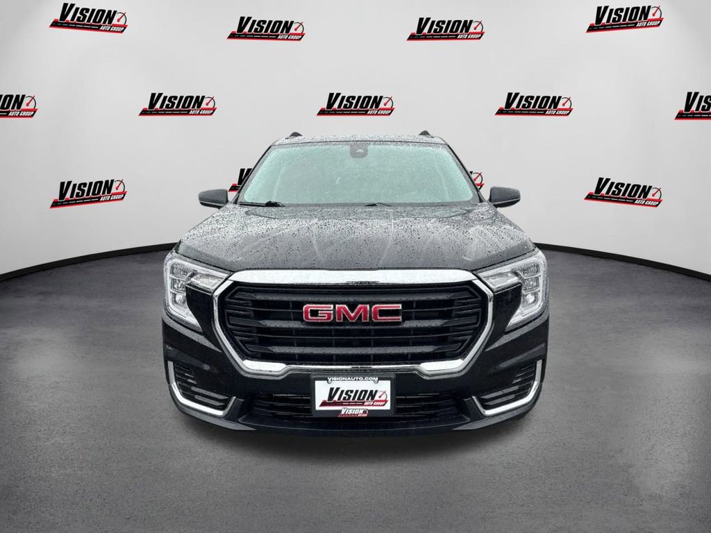 Used 2022 GMC Terrain SLE w/ Driver Convenience Package image 2