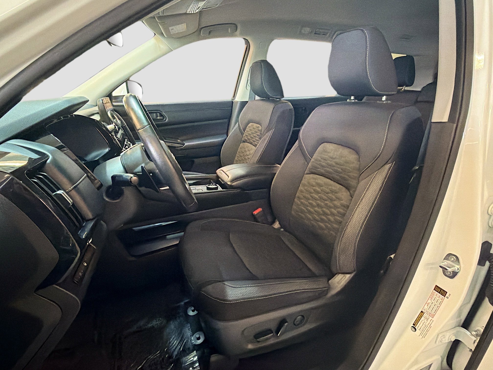 Used 2023 Nissan Pathfinder SV w/ Black Appearance Package AWD/4WD image 13