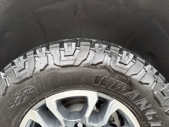 Used 2024 GMC Sierra 3500 SLE w/ SLE Convenience Package image 15