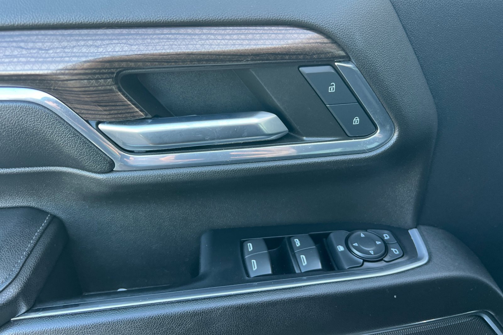 Used 2024 Chevrolet Silverado 2500 LT w/ Convenience Package image 11