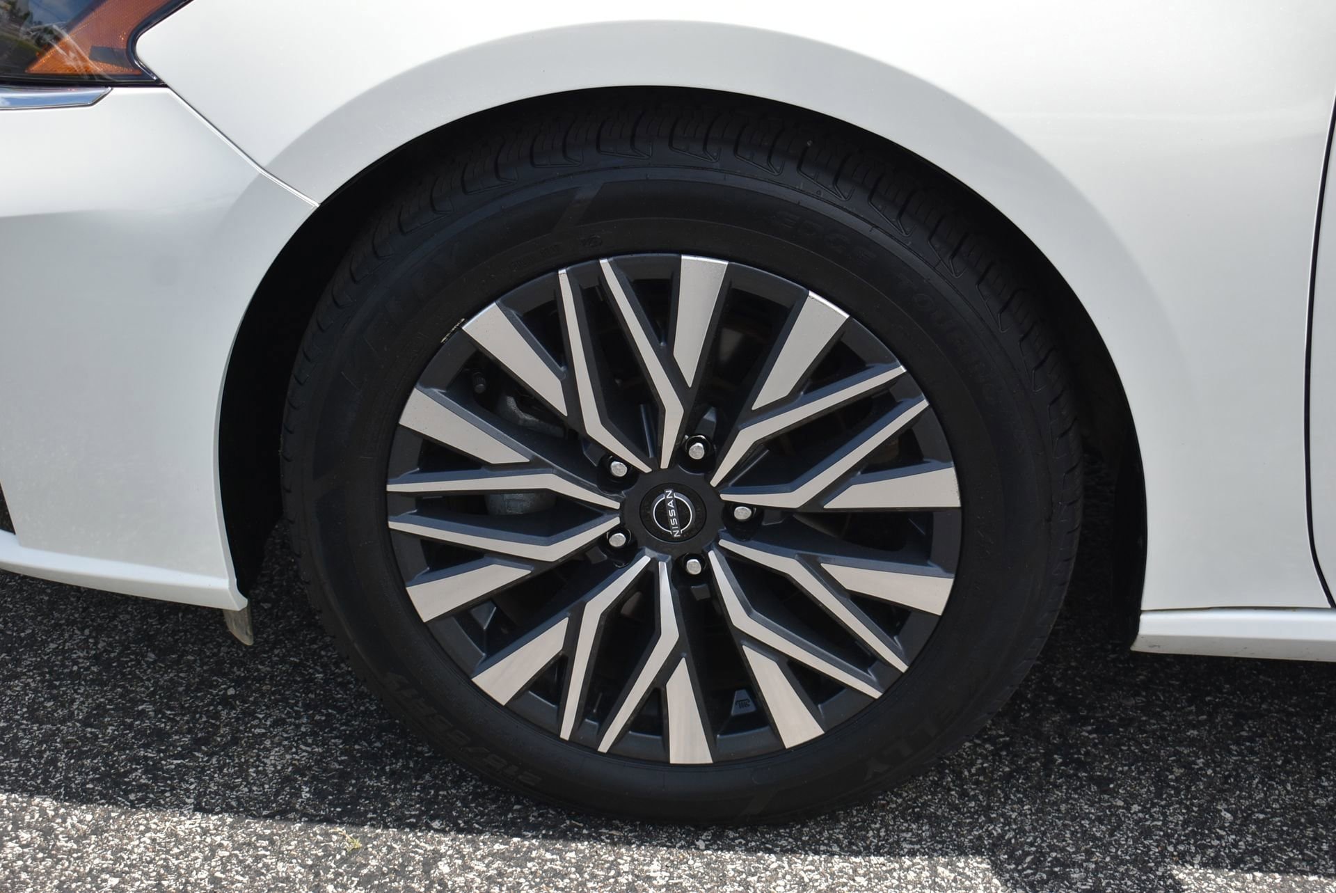 Used 2024 Nissan Altima 2.5 SV FWD image 11