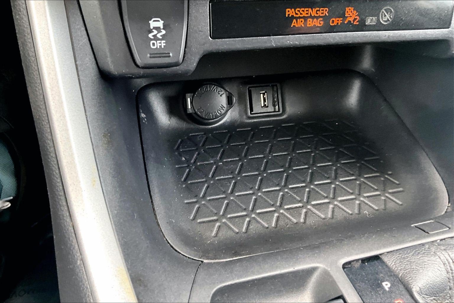 Used 2021 Toyota RAV4 LE AWD/4WD image 30