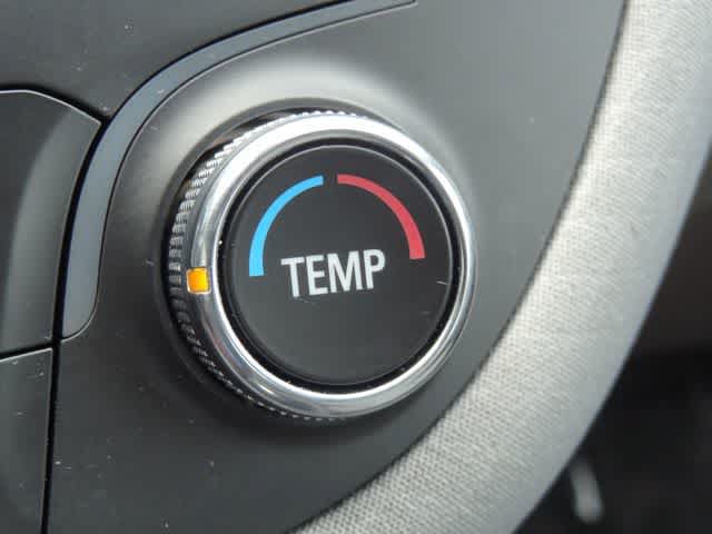 Used 2022 Chevrolet Malibu LS FWD image 25