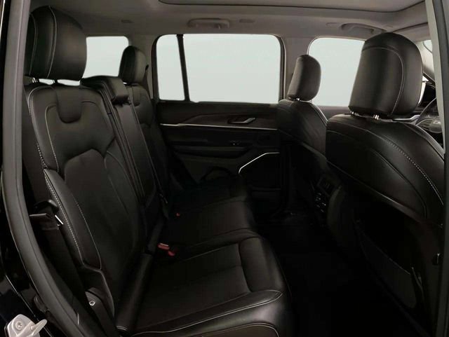 Used 2023 Jeep Grand Cherokee 4WD 4xe w/ Luxury Tech Group II image 46