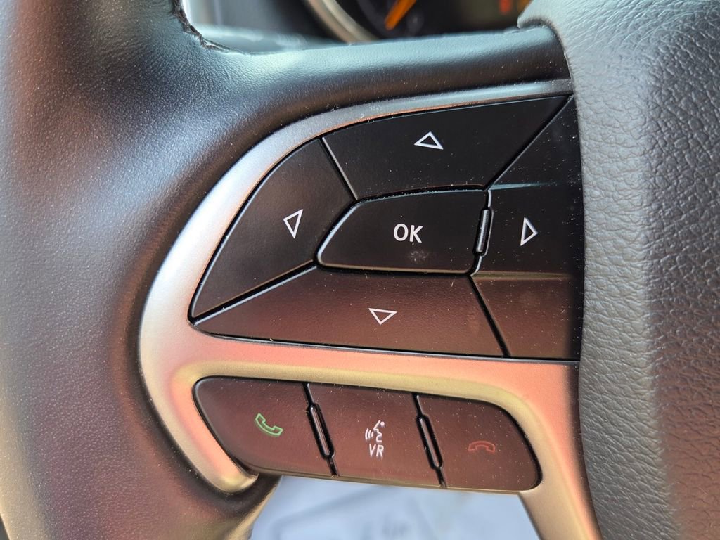 Used 2021 Jeep Grand Cherokee Laredo X image 25