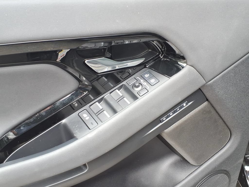 Used 2024 Land Rover Range Rover Evoque Dynamic SE AWD/4WD image 13