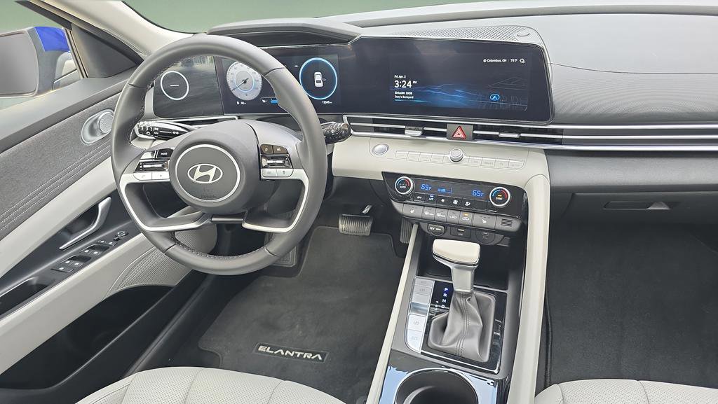 Certified 2025 Hyundai Elantra Limited FWD image 29