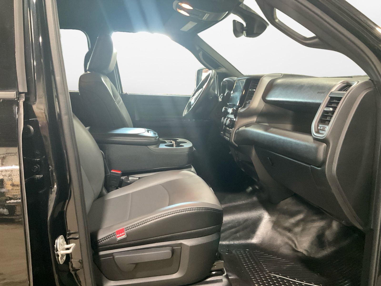 Used 2024 RAM 2500 Tradesman w/ Chrome Appearance Group image 15