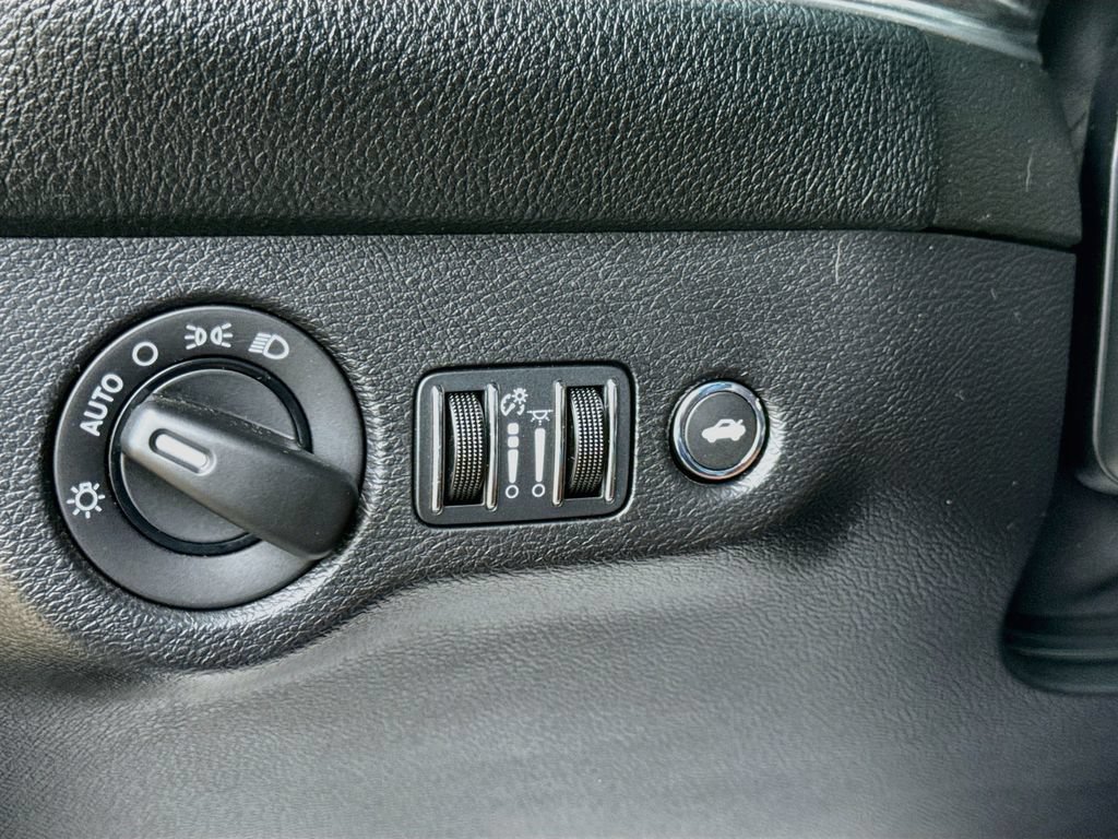 Used 2016 Dodge Challenger SRT Hellcat RWD image 10