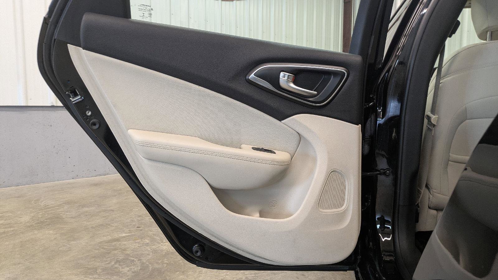 Used 2015 Chrysler 200 Limited image 32