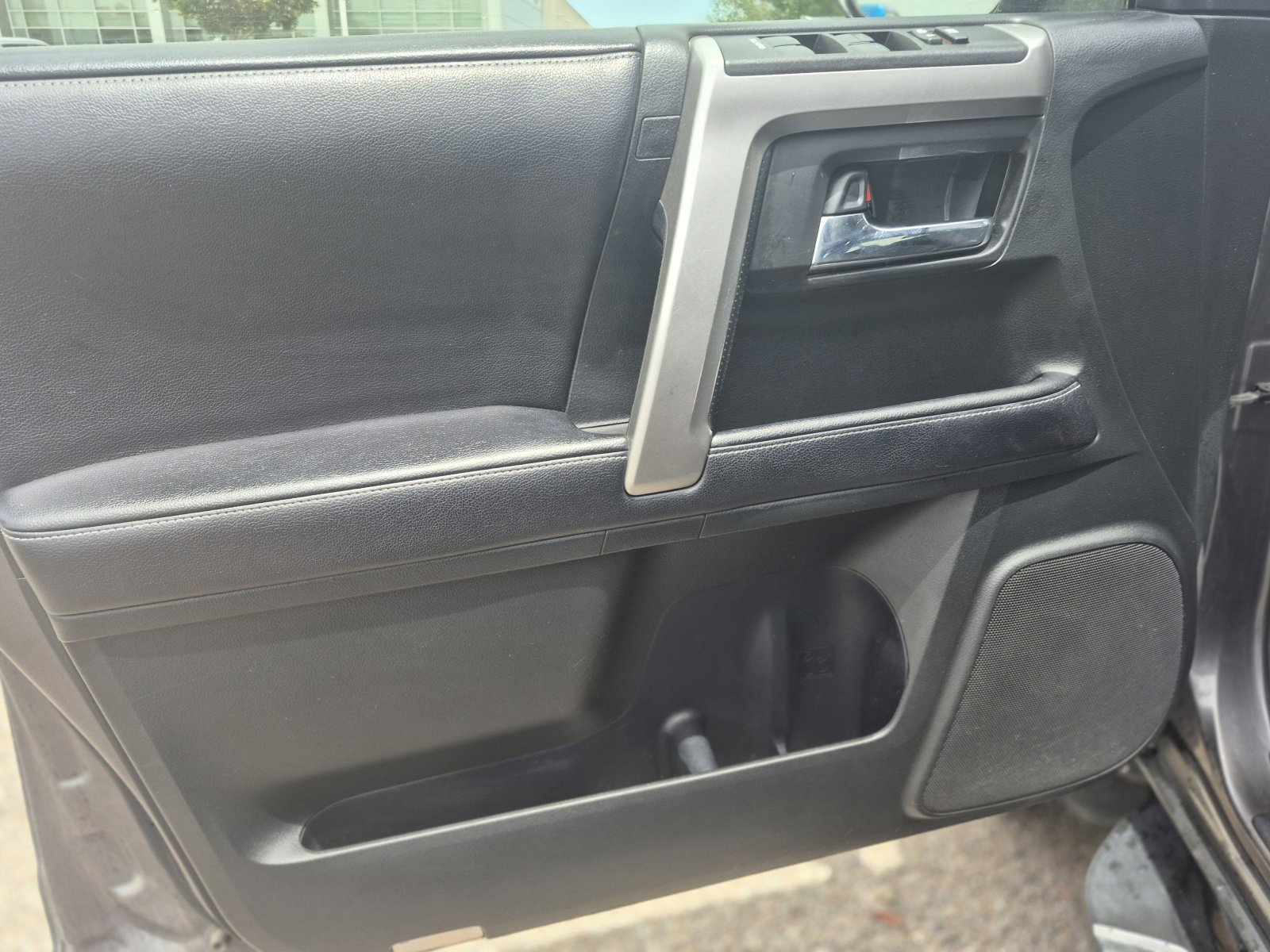 Used 2018 Toyota 4Runner SR5 AWD/4WD image 14