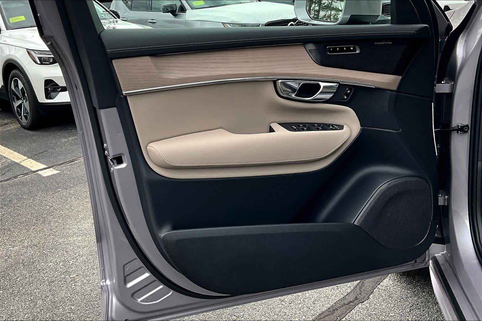 New 2026 Volvo XC90 B6 Plus w/ Protection Package Premier AWD/4WD image 11