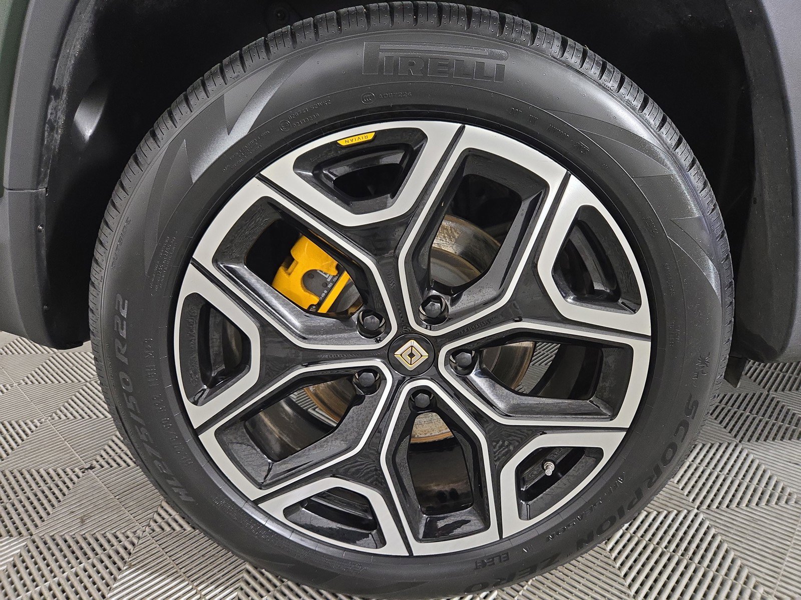 Used 2022 Rivian R1S Launch Edition image 12