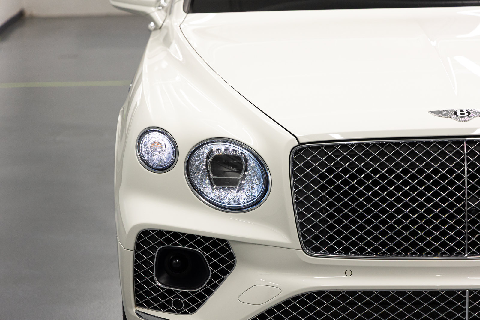 Used 2023 Bentley Bentayga AWD/4WD image 9