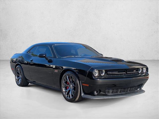 Used 2015 Dodge Challenger SRT RWD video 3