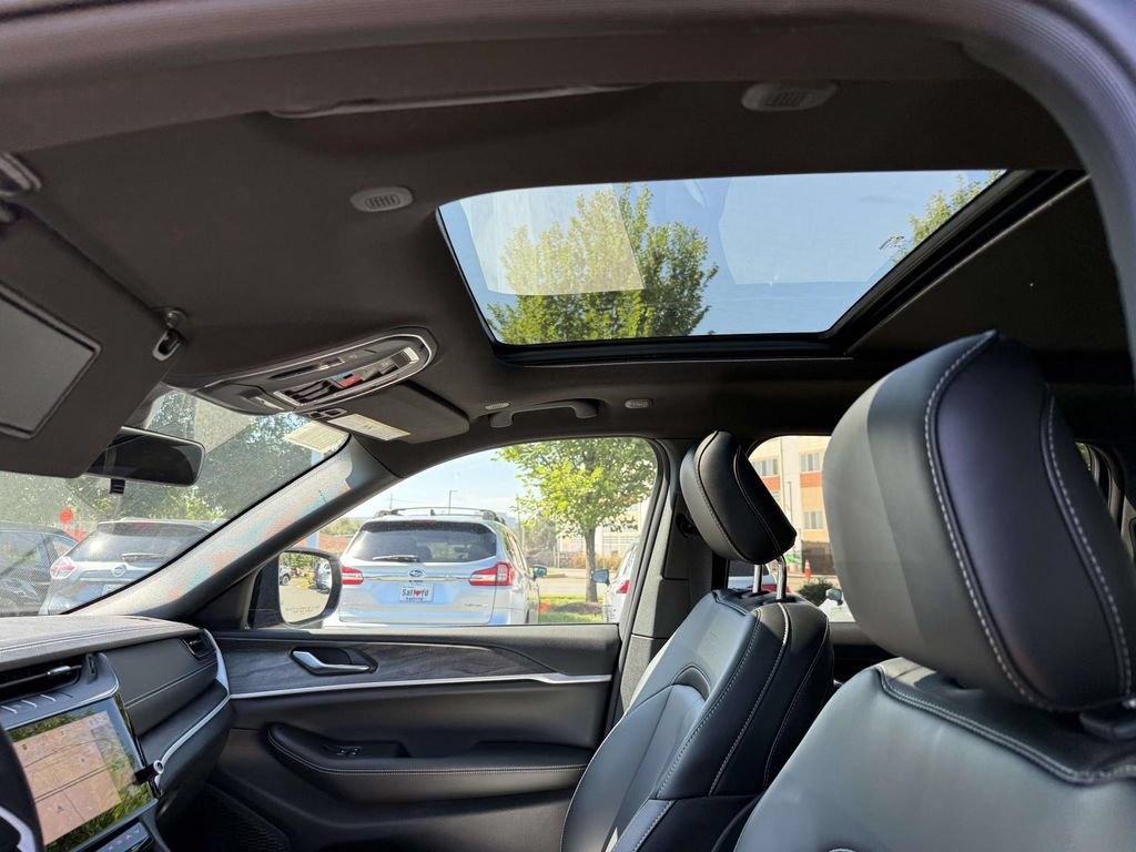 New 2027 Jeep Grand Cherokee Limited AWD/4WD image 4